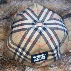 New size Large unisex Burberry snap back hat Needs A home